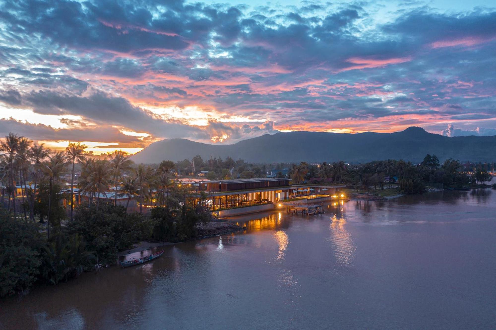 Amber Kampot Hotel Exterior foto